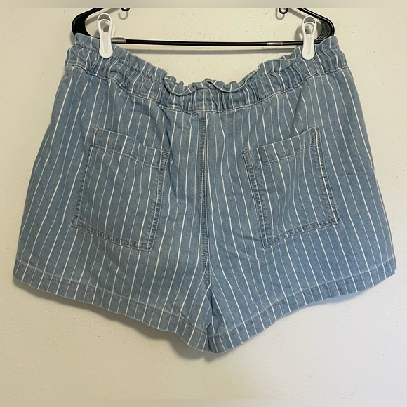 LOFT High Rise Pull On Denim Shorts in Indigo Stripe - Picture 7 of 7